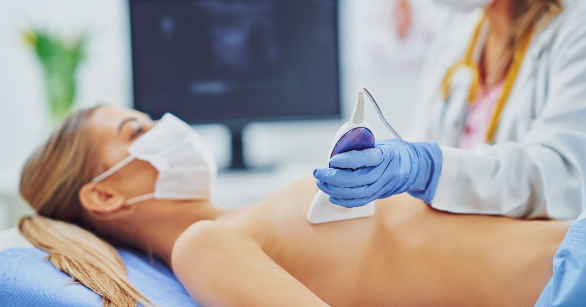 Când este recomandată ecografia mamară?
